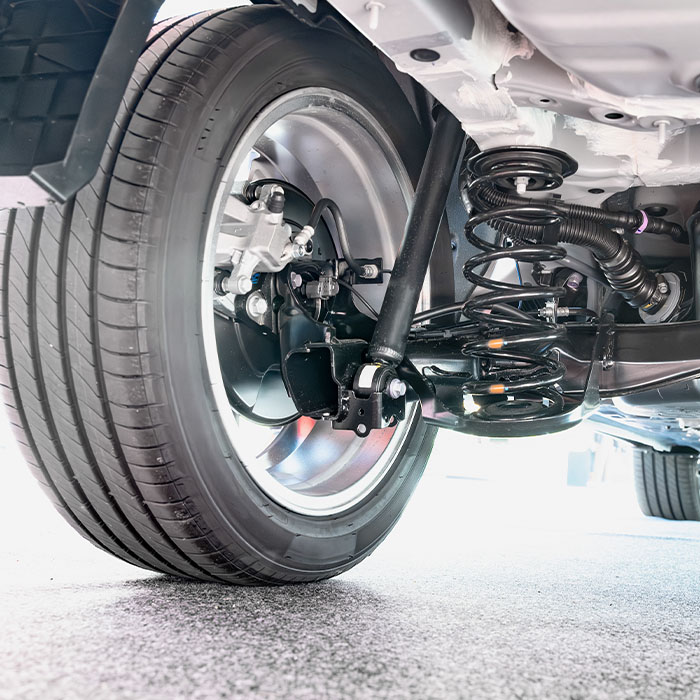 MPV car suspension and rear drive shaft