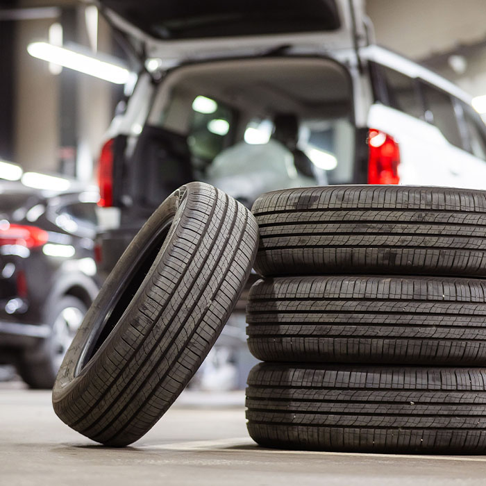 Changing tires for a car according to the season